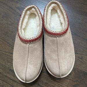 UGG Tasman Slippers sz 8 Brand New without box